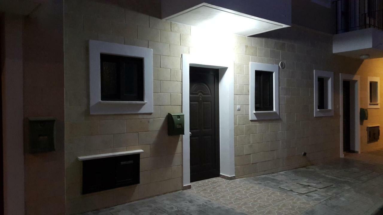 Chris'S Kyklades Holiday Apartment Paralimni Exteriör bild