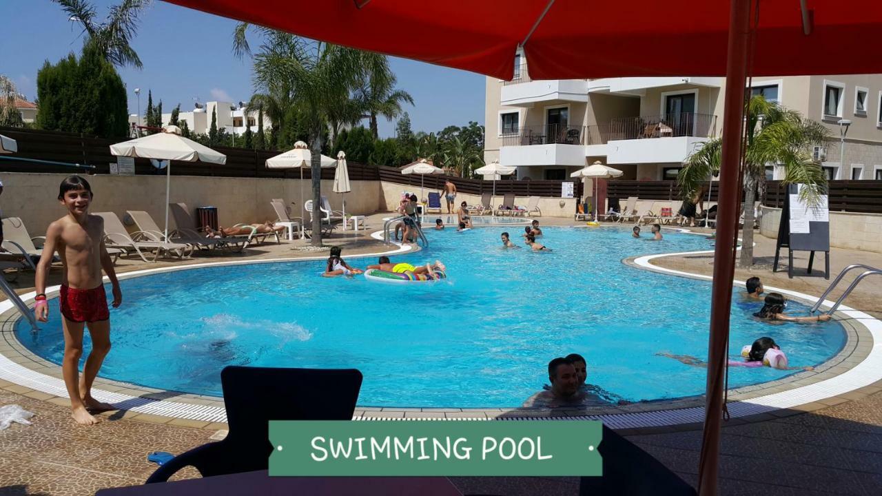 Chris'S Kyklades Holiday Apartment Paralimni Exteriör bild